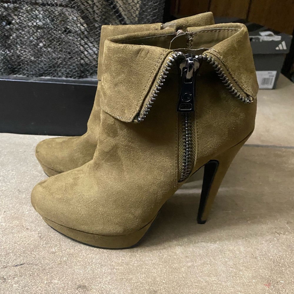 GBG Los Angeles Womens Docker Faux Suede Ankle Boots Green size 7 tried on 1x